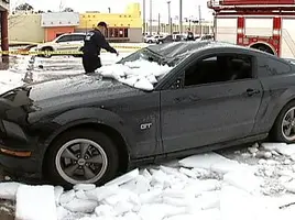 icedamaged_car_01190.webp