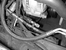 m5lp_0301_16_z+replacement_air_conditioning_1990_ford_mustangs+clutch_wires.webp