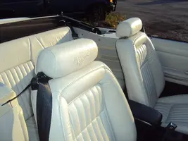 1993_Mustang_int.webp