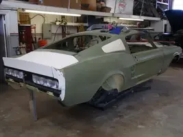 adam_car_002.webp