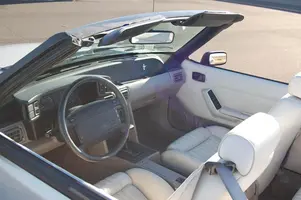 91 Mustang_interior.webp