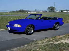 mm_0505_14z1993_Ford_Mustang_GTdriv.webp