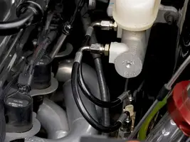 m5lp_0603_22z+1987_Ford_Mustang+Nitrous_Hose.webp
