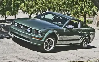 112_0508_Bullitt_12z+2005_Mustang_GT+Front_Drivers_Side_View.webp