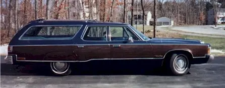 1974_Chrysler_TownCountry_side.webp