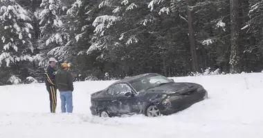ford_mustang_slip_snow.webp