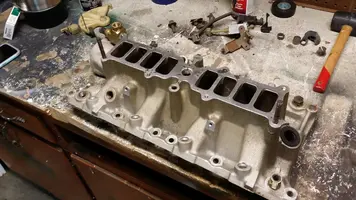 Edelbrock lower intake.webp