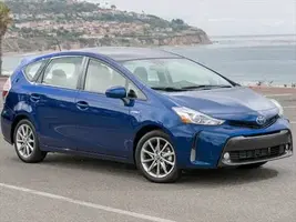 2017-toyota-prius%20v-frontside_toprivv1701.webp