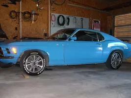 garage stang.webp