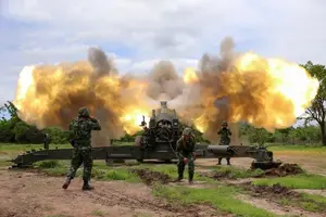 1200px-Royal_Thai_Army_firing_M198_howitzer.webp