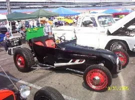 Black Track T bucket.webp