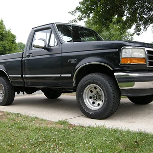 Previous owner installed the nice wheels and 31"s