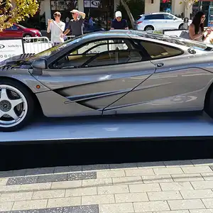 Sotheby'sMcLarenF1(03).jpg