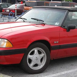 1200px-Ford_Mustang_convertible.jpg